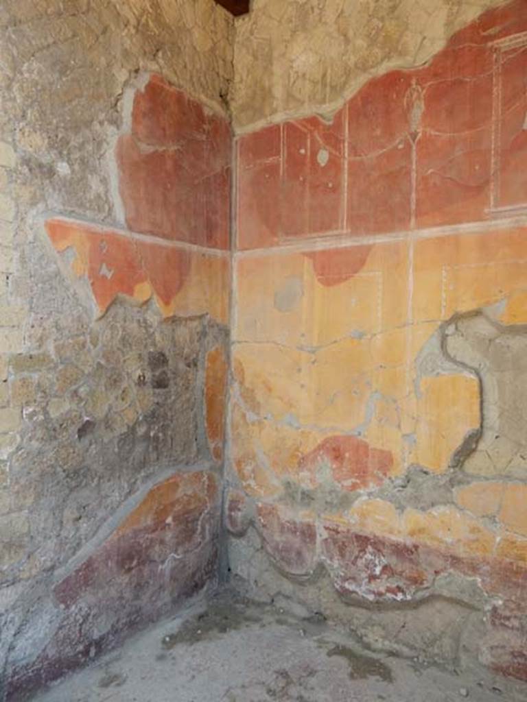Ins. Orientalis I, 2, Herculaneum, May2018. Ala on south side of atrium, south-east corner.
Photo courtesy of Buzz Ferebee.